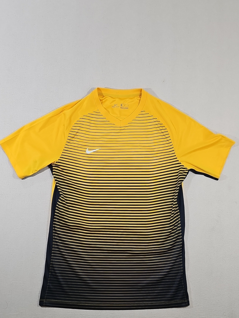 Nike Men’s Yellow and Black Gradient Swim Rash Guard